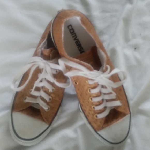 Converse Shoes - Converse Causal. Tan All Stars Tennis Shoes
